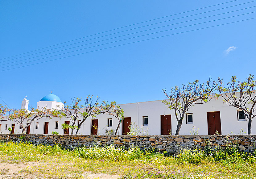 The church of Agia Paraskevi is located between Kalofana and Kalotaritissa and famous for the celebration of the church's name day on July 26.