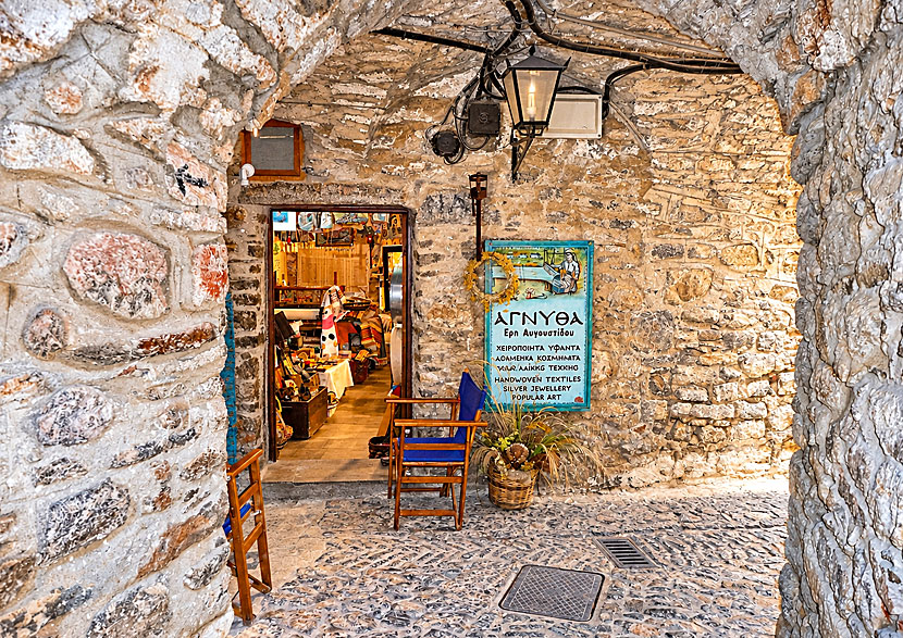The large gate known as Kapetanou Porta is the main entrance to Mesta.