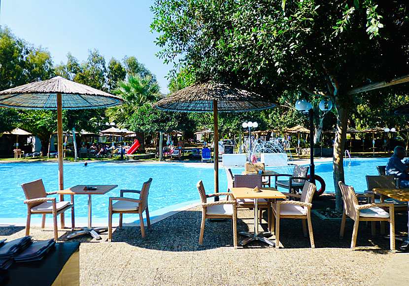 In Georgioupolis there are many good hotels by the beach with swimming pools. Book here.