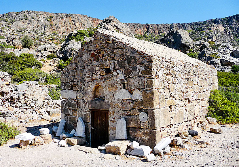 The Church of Panagia (Virgin Mary) in Lissos on Crete dates from the 14th century.