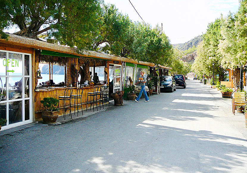 Good restaurants, tavernas and cafes by the beach in Sougia.