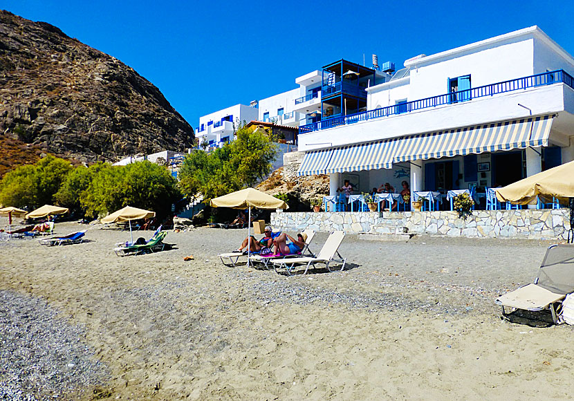 Tavernas, hotels and pensions above the beach in Lendas.