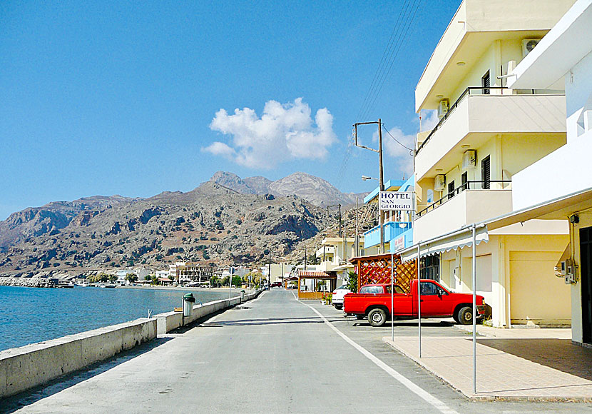 Along the harbour promenade in Tsoutsouros are several hotels, restaurants and shops.