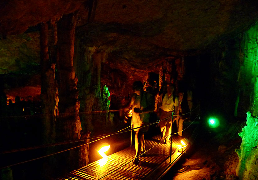 Guided tours of Sendoni cave start once an hour between 09:00-17:00 and take about 25 minutes and cost about 5 euros.