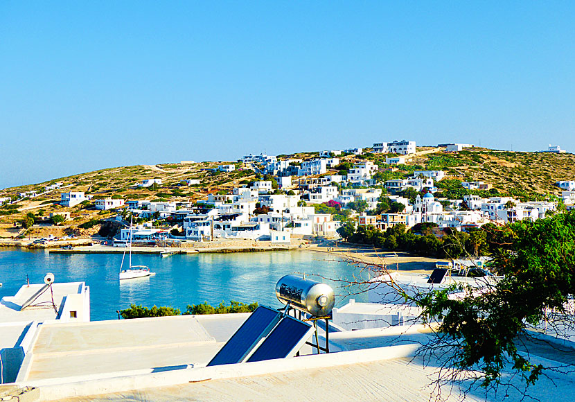 The harbour and the beach in Stavros.