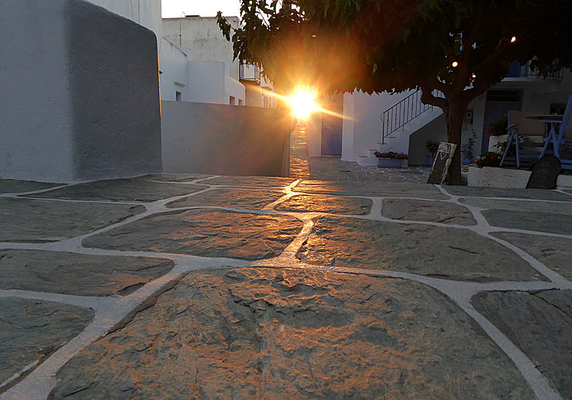 You can actually watch the sunset on Folegandros without leaving the alleys in Chora.