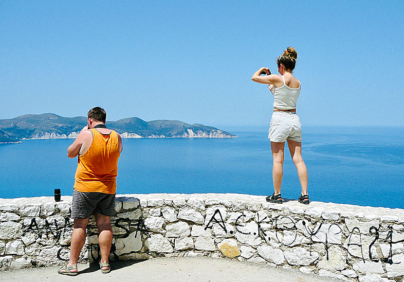 From the lookout point above Myrtos you can take fantastic pictures of the beach.