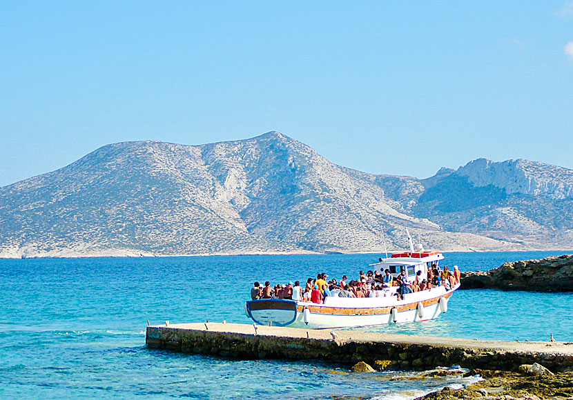Finikas on Koufonissi is about a 15-minute walk from Chora. If you can't bear to walk, you can go by boat.