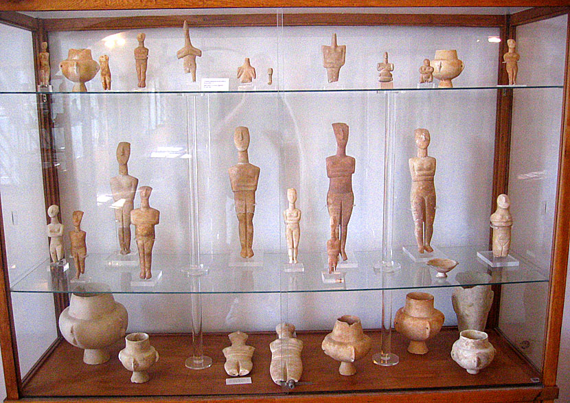 Cycladic figurines that have been found on Keros can be seen at the Archaeological Museum in Naxos Town.