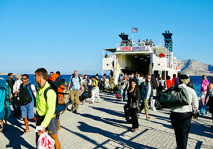 Express Skopelitis arrives at the port of Koufonissi.