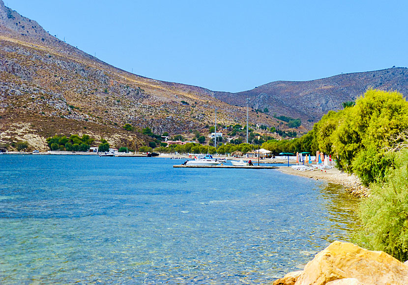 The beach stretches along the entire bay of Xerokampos.