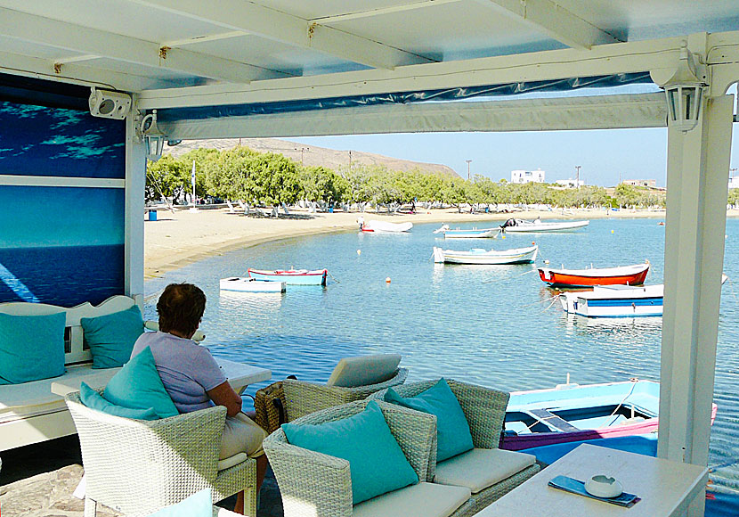 Tavernas and restaurants near the beach in Pollonia.