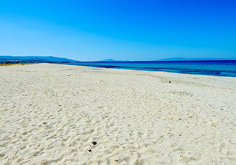 Kastraki is one of Naxos' longest sandy beaches.
