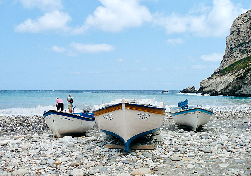 Lionas is a small fishing community located on the east coast of Naxos, about 27 kilometers northeast of Naxos town,