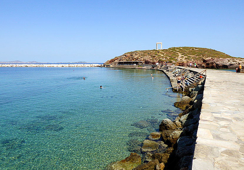 It is excellent to swim from the stairs at the breakwater in Naxos town.