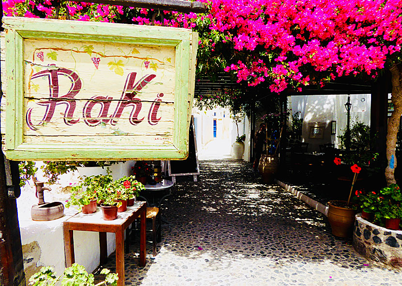 Restaurants in Megalochori on Santorini.