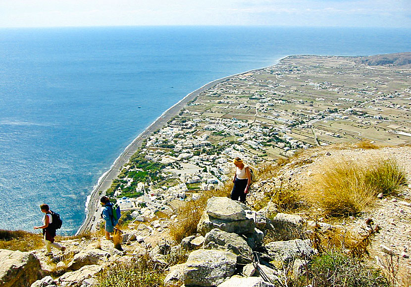 From Perissa on Santorini you can hike up to Ancient Thira.