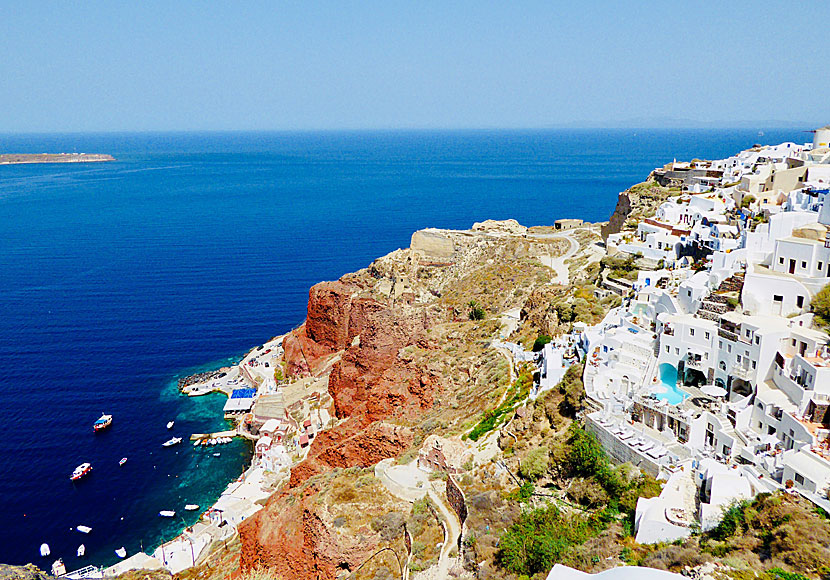 oia-and-amoudia-on-santorini-in-greece