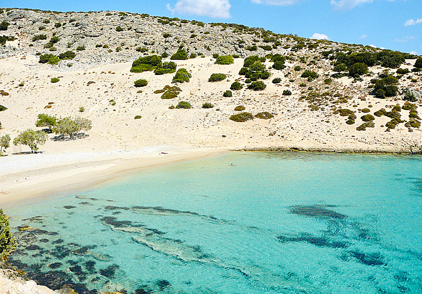 Don't miss the sandy beach Psili Ammos when you travel to Schinoussa in the Small Cyclades.