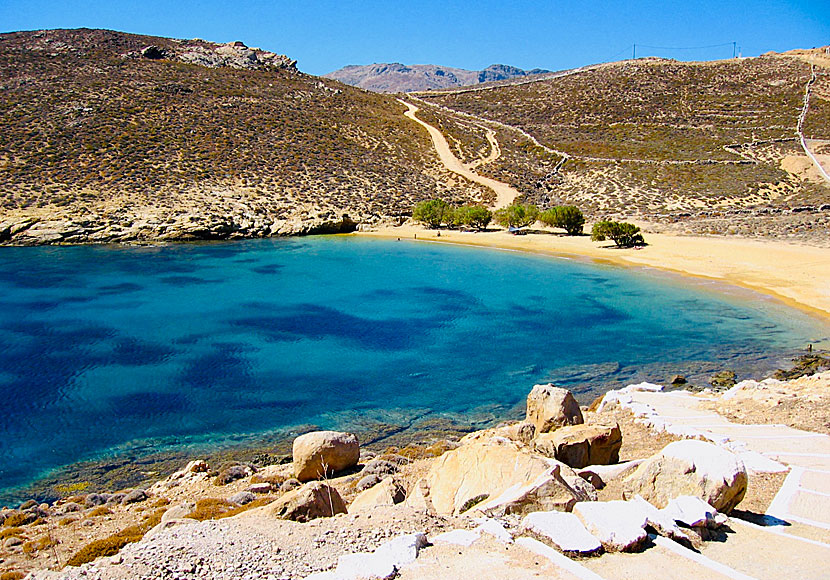 Agios Sostis beach is one of Serifos' most child-friendly beaches.