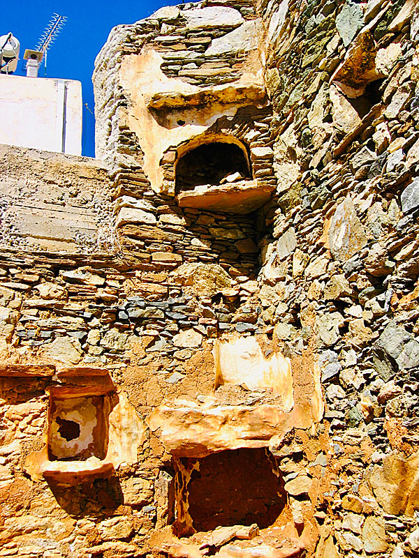 Old abandoned houses in Kentarchos on Serifos.