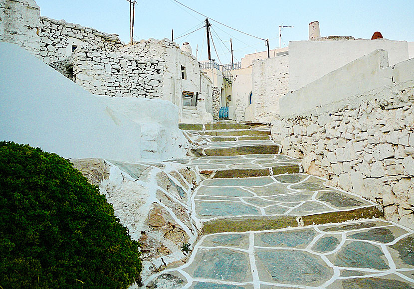 One of many labyrinthine alleys in Kastro.