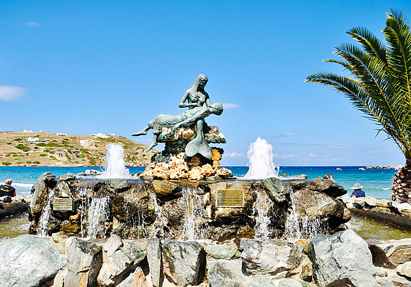 From the bus stop in Kini there are buses to Ermoupolis.