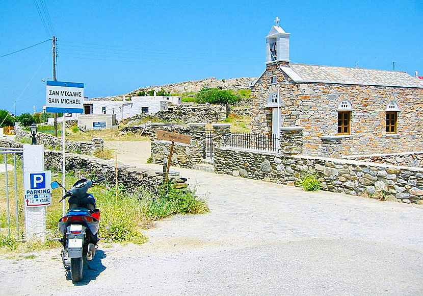 The village of San Michalis in northern Syros.