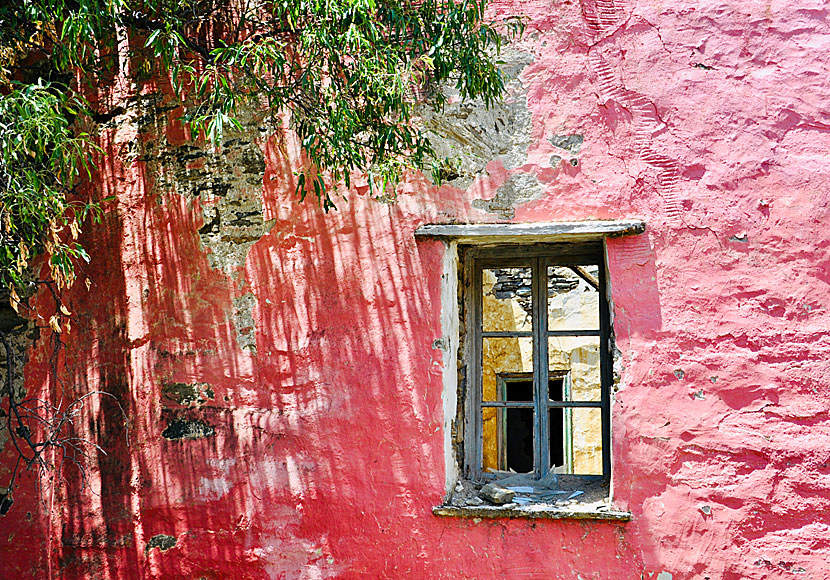 The houses in Monastiria were (are) pastel colored in red and yellow.