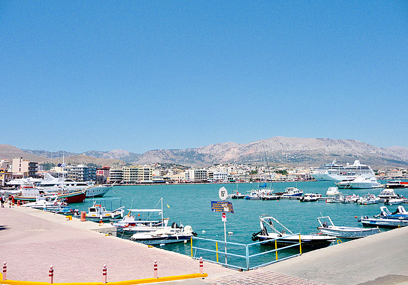 From the port of Chios town there are ferries to Piraeus, Samos and Lesbos