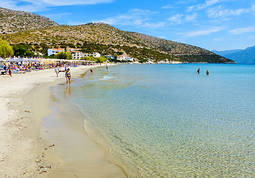 The child-friendly sandy beach Psili Amos beach 1 on Samos in Greece.