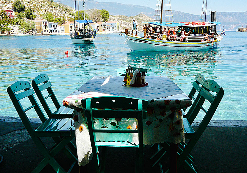 At Restaurant Sydney on Kastellorizo you can eat good food and watch excursion boats.