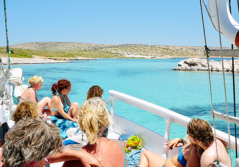 Arki can be reached by excursion boat from Leros, Patmos and Lipsi in the Dodecanese.