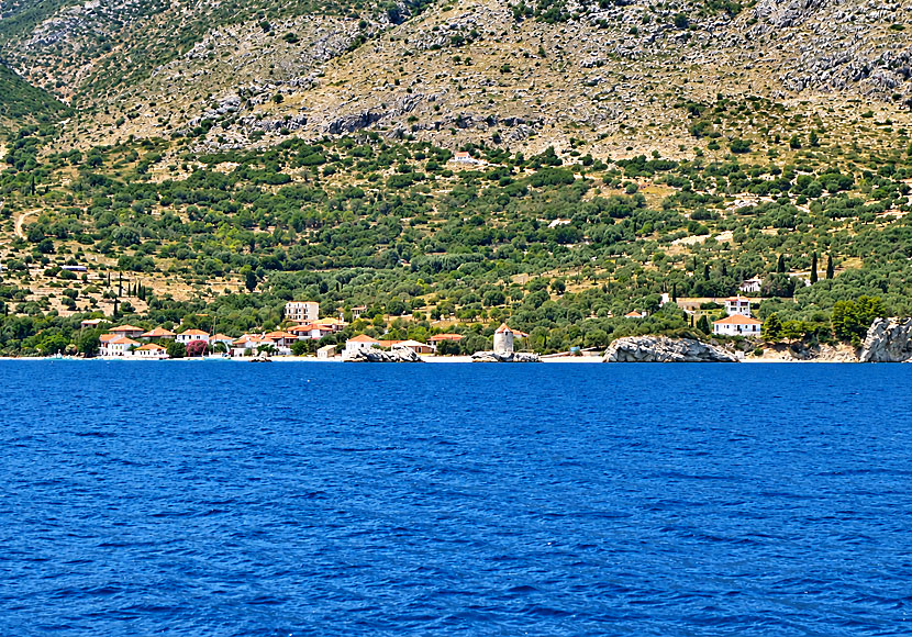 Agrapidia Beach, with its old windmill, is located directly south of the village of Kalamos.