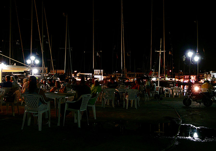 Along the cozy harbor promenade in Aegina town there are many good Greek restaurants and taverns.