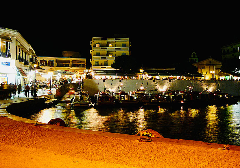 Along the cozy harbor promenade in the town of Spetses are many good restaurants and taverns.