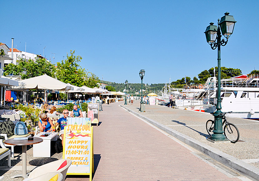 In the old port in Skiathos town there are good restaurants, bars and tavernas, as well as excursion boats.
