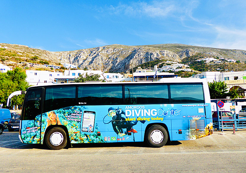 Regular bus services run between Katapola, Chora and Aegiali, as well as to Agia Anna, the monastery of Hozoviotissa and the villages of Langada and Tholaria.
