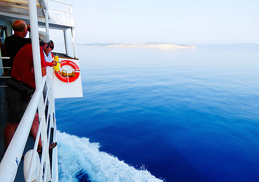 Express Skopelitis sails between Donoussa and Koufonissi.