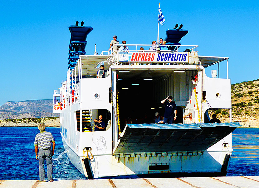 Express Skopelitis in the port of Schinoussa in the Cyclades.