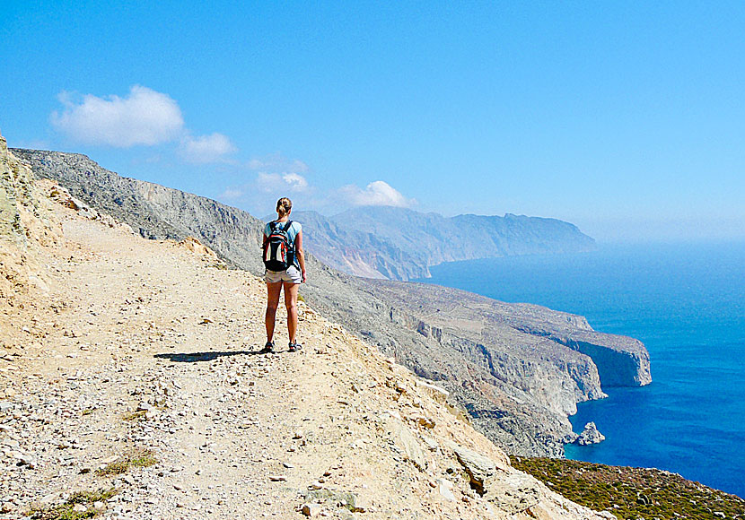 The hike from Panagia Hozoviotissa to Asfontilitis takes about two hours.