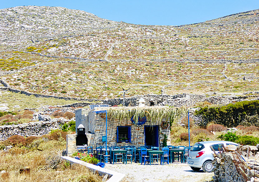 Taverna To Steki tou Machera on Amorgos is one of the smallest tavernas I have seen in Greece.
