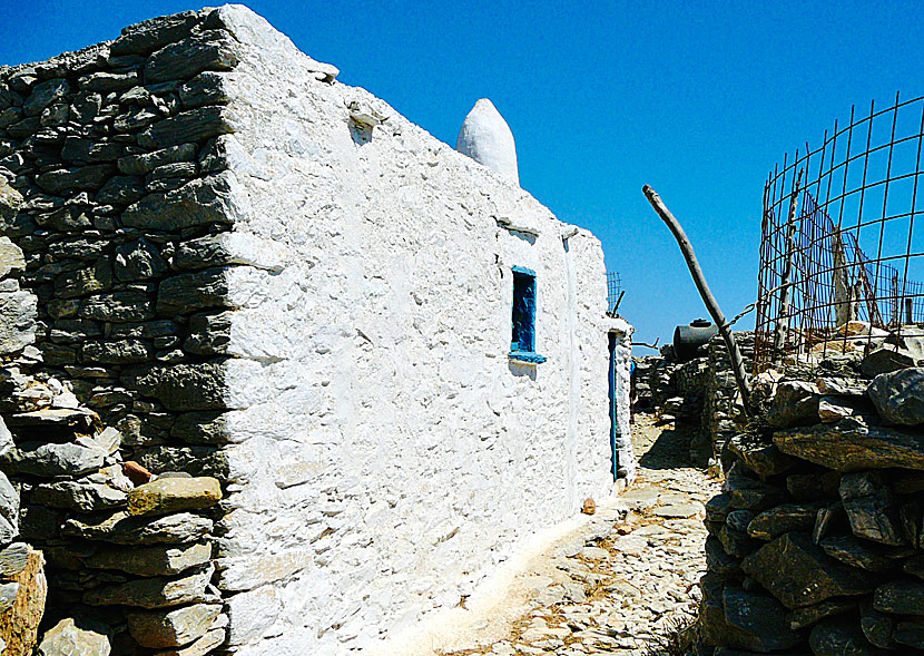 Asphondilitis is reminiscent of the uninhabited village of Gera on Tilos.