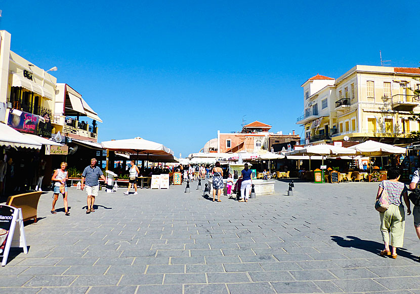 Plateia Elefterios Venizelos square in Chania with its famous fountain