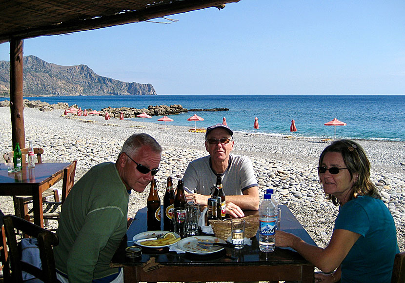 The taverna at Gialiskari beach.