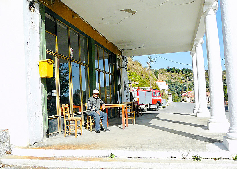 Drive to the Samaria Gorge via the village of Lakki in Crete.