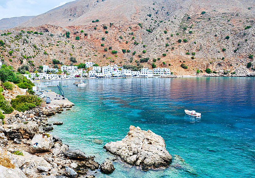 The rock bath to the right of the harbour in Loutro.