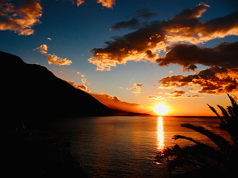 The insanely beautiful sunset in Loutro on Crete.