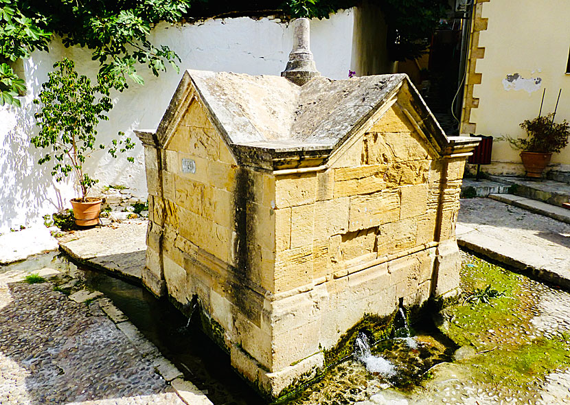 This old Turkish well is Kissamos' biggest attraction.