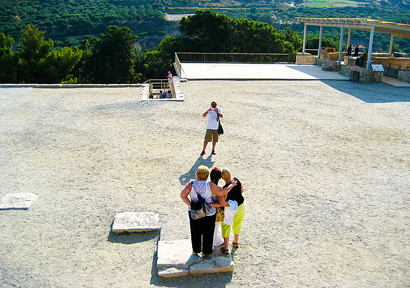 The Minoan palace of Knossos is located about 5 kilometers south of Heraklion